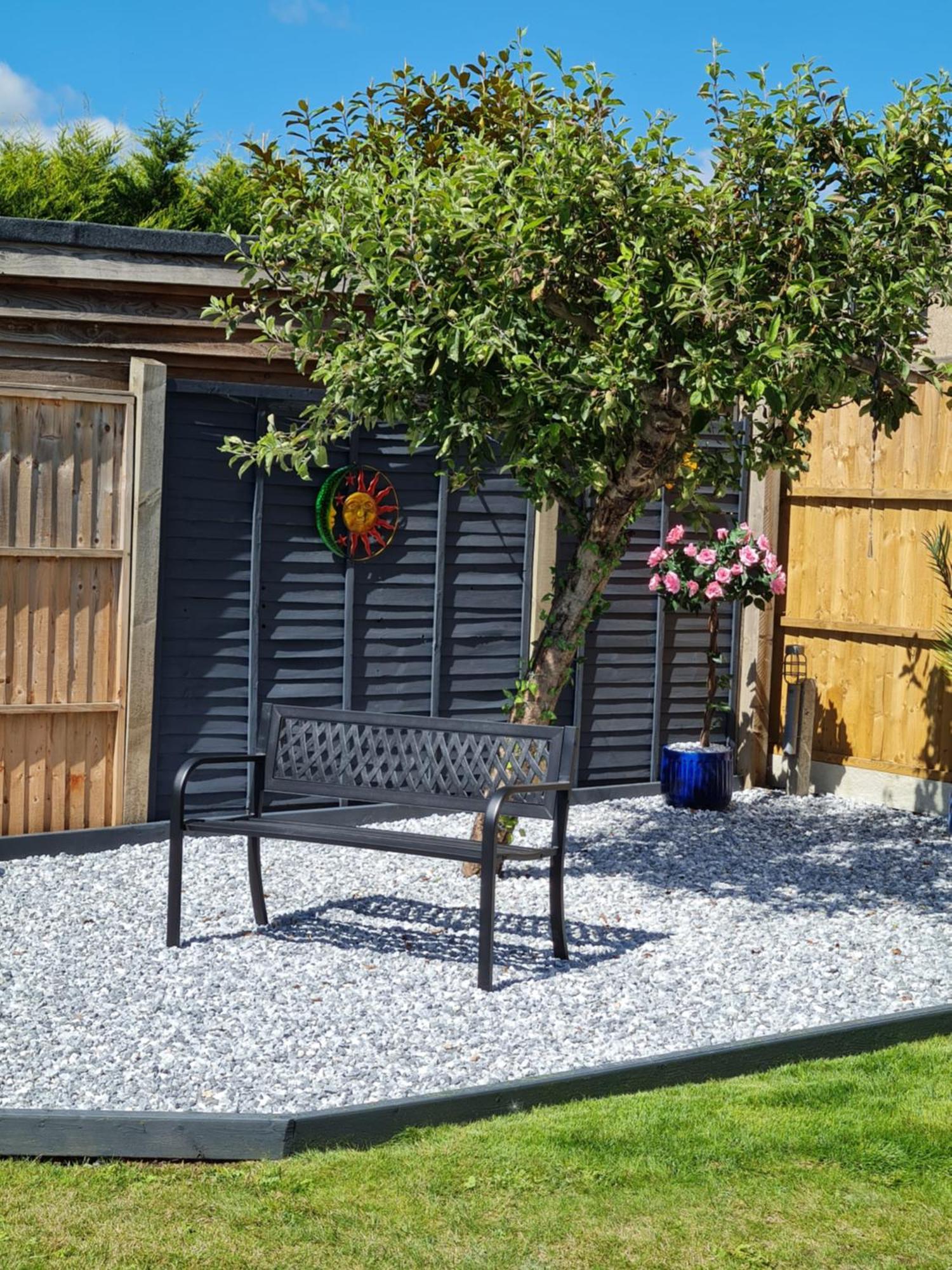 A Bright And Spacious Gem Staines-upon-Thames Екстериор снимка